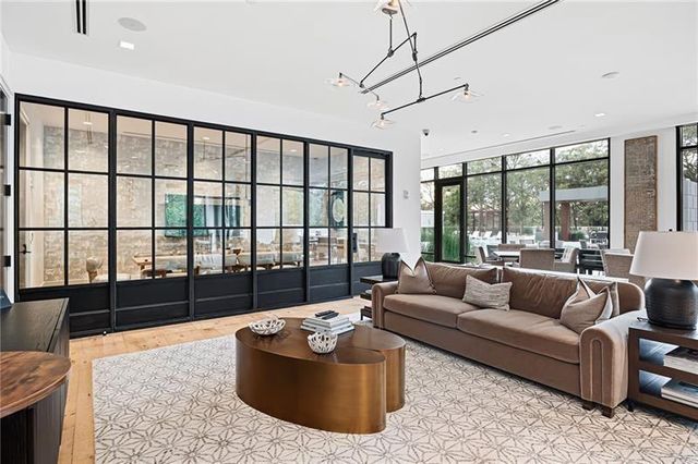 2520 Peachtree NW Road 403, Atlanta, GA 30305