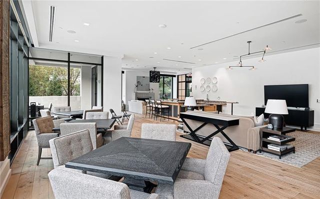 2520 Peachtree NW Road 403, Atlanta, GA 30305