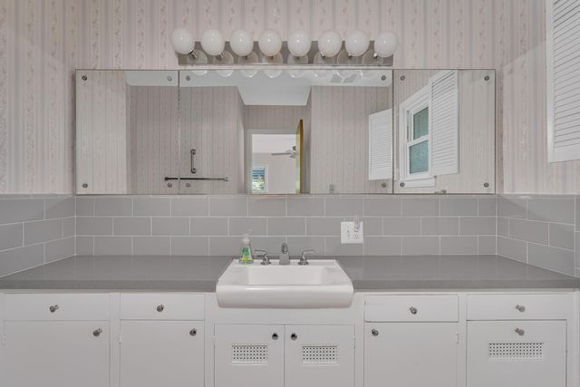 157 N Park Drive, Madera, CA 93637