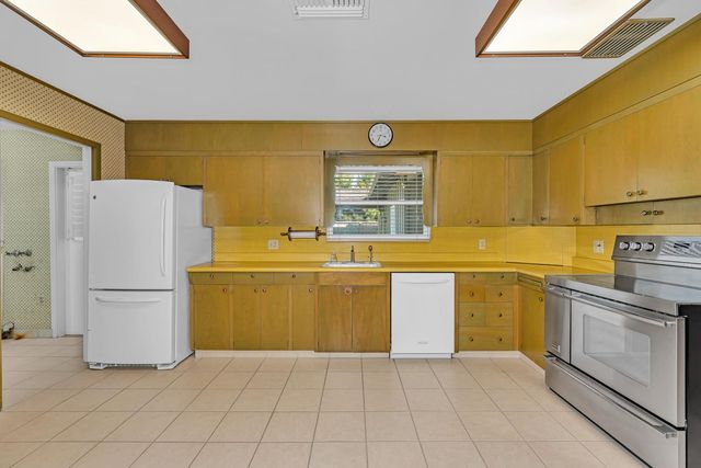 157 N Park Drive, Madera, CA 93637