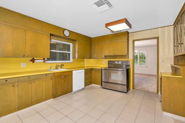 157 N Park Drive, Madera, CA 93637