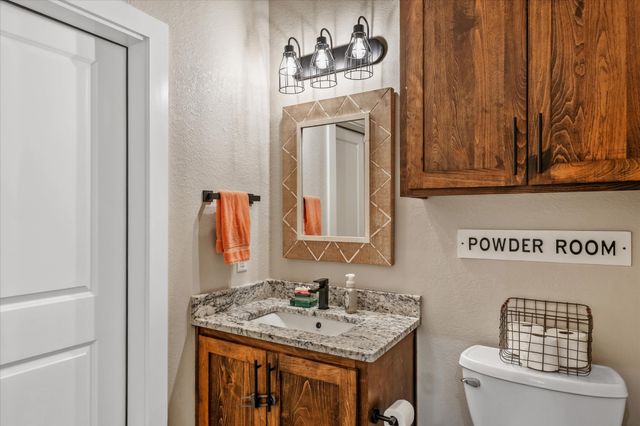 1000 W Main Street, Chandler, TX 75758