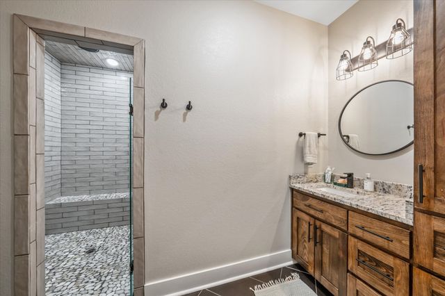 1000 W Main Street, Chandler, TX 75758