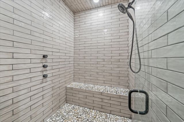 1000 W Main Street, Chandler, TX 75758