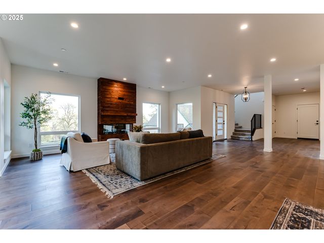 2240 W 25TH Pl, Eugene, OR 97405