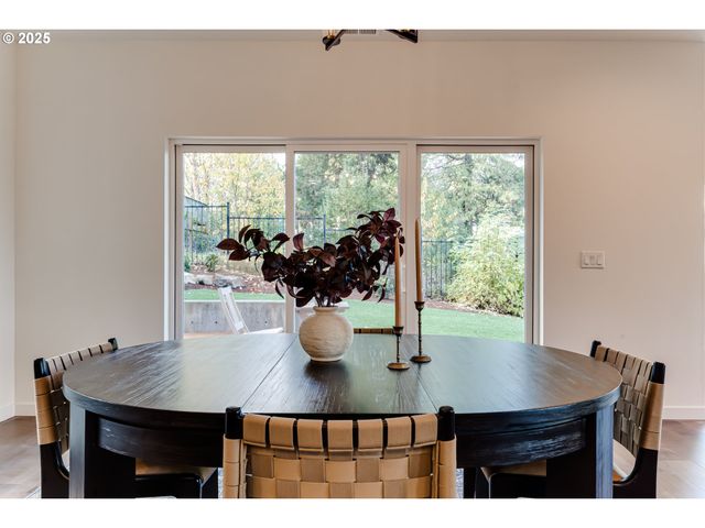 2240 W 25TH Pl, Eugene, OR 97405