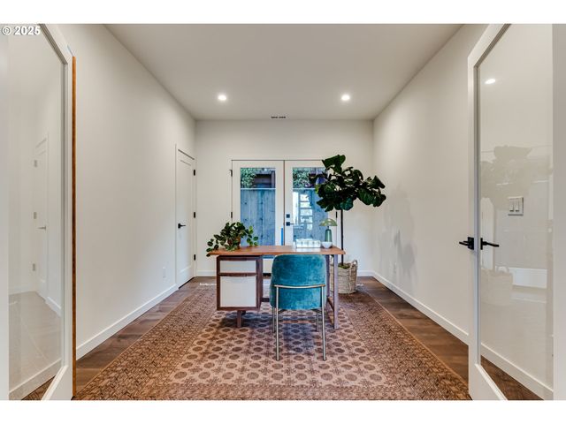 2240 W 25TH Pl, Eugene, OR 97405