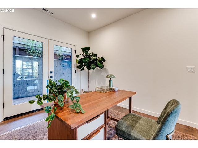 2240 W 25TH Pl, Eugene, OR 97405