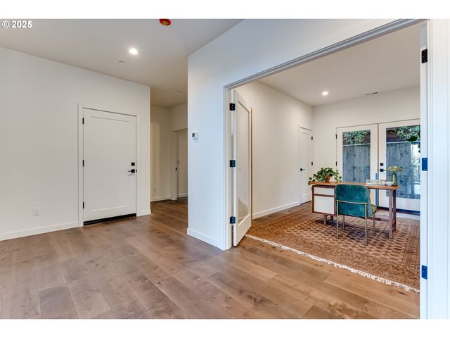 2240 W 25TH Pl, Eugene, OR 97405