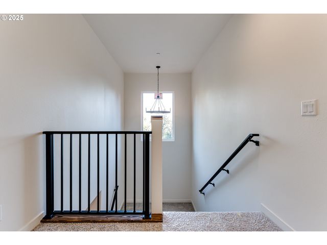 2240 W 25TH Pl, Eugene, OR 97405