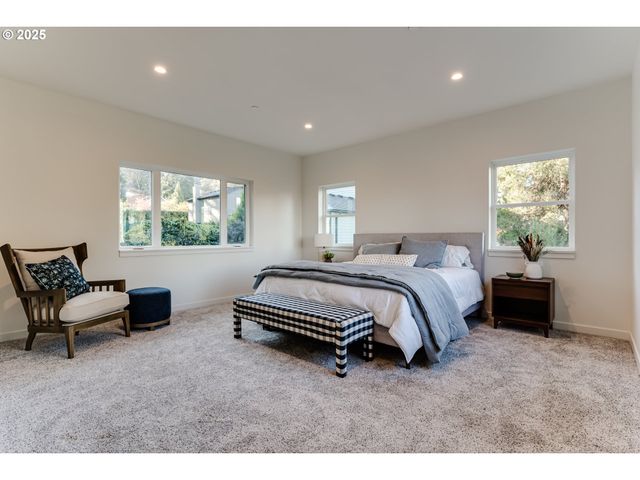 2240 W 25TH Pl, Eugene, OR 97405