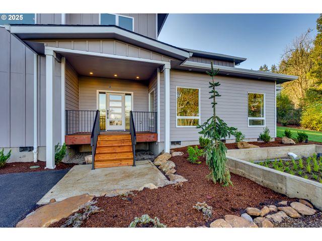 2240 W 25TH Pl, Eugene, OR 97405