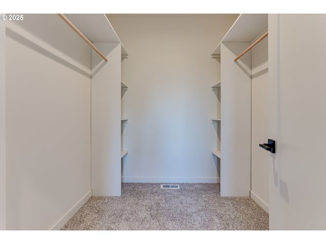 2240 W 25TH Pl, Eugene, OR 97405