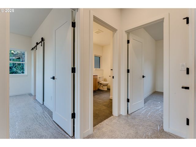 2240 W 25TH Pl, Eugene, OR 97405