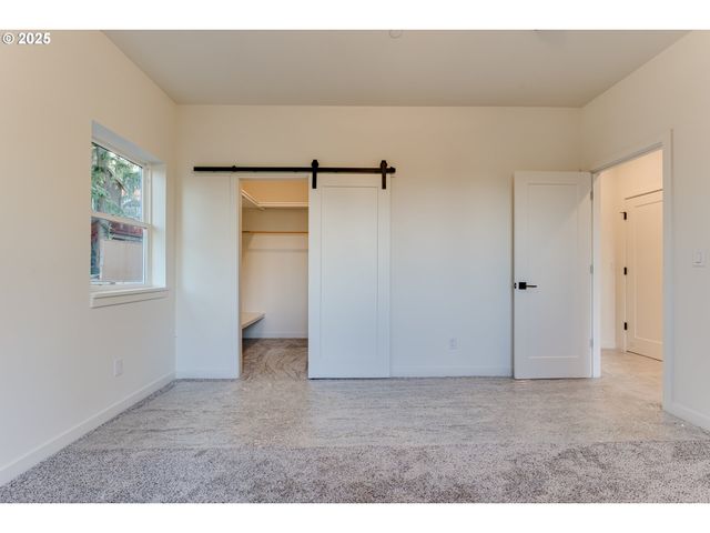 2240 W 25TH Pl, Eugene, OR 97405