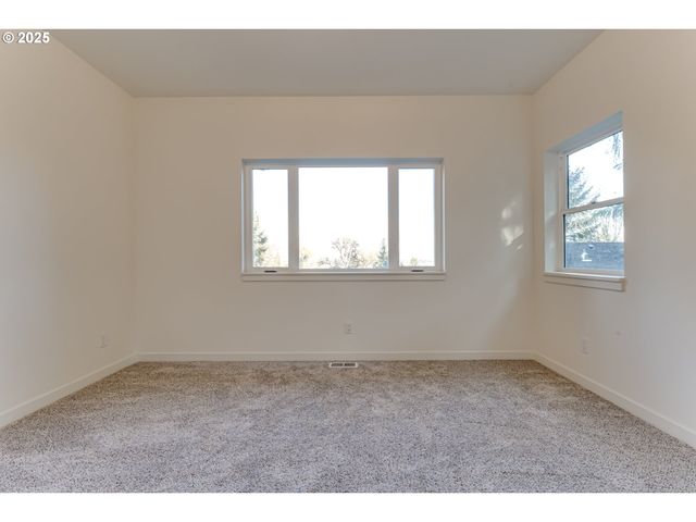 2240 W 25TH Pl, Eugene, OR 97405