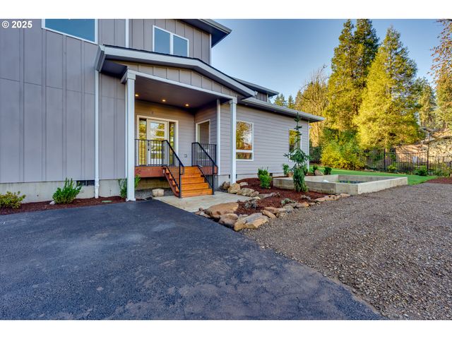 2240 W 25TH Pl, Eugene, OR 97405