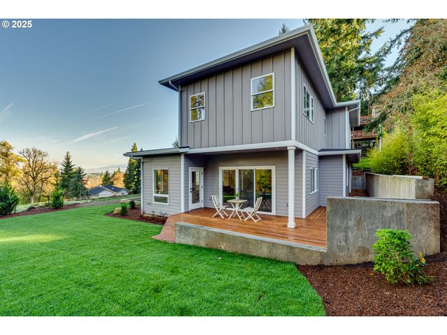2240 W 25TH Pl, Eugene, OR 97405