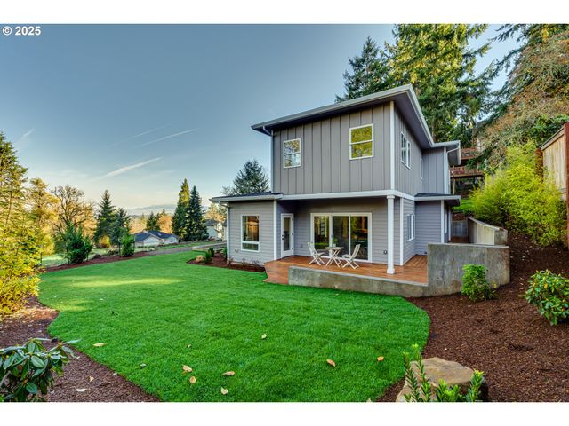 2240 W 25TH Pl, Eugene, OR 97405