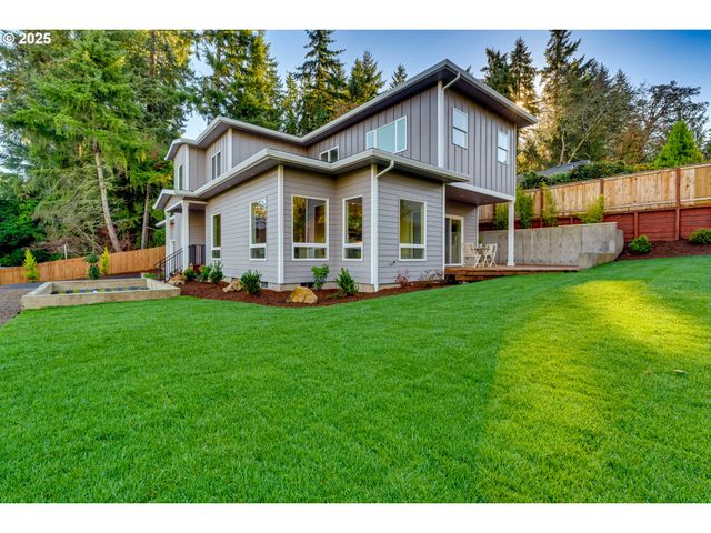 2240 W 25TH Pl, Eugene, OR 97405