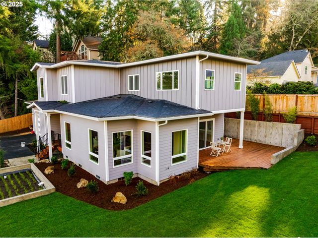 2240 W 25TH Pl, Eugene, OR 97405