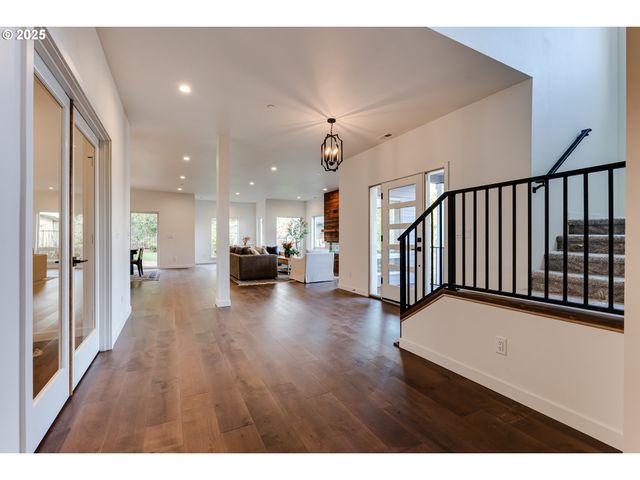 2240 W 25TH Pl, Eugene, OR 97405