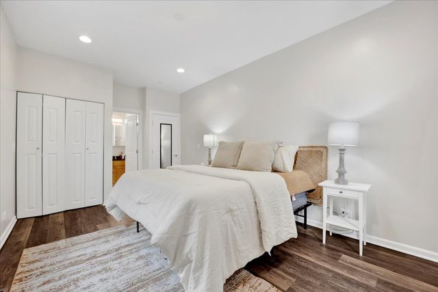 4055 N Central Park Avenue 1, Chicago, IL 60618