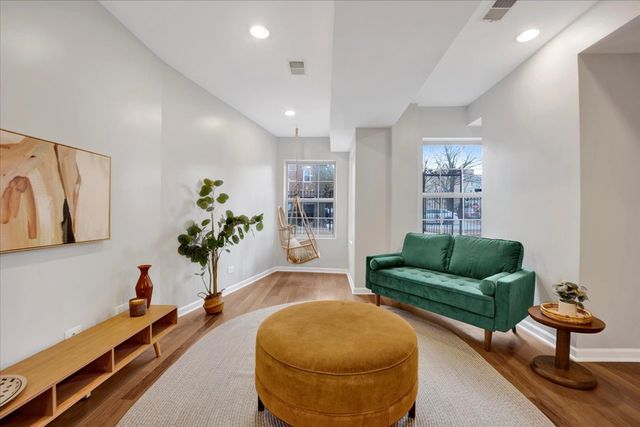 4055 N Central Park Avenue 1, Chicago, IL 60618