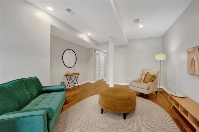 4055 N Central Park Avenue 1, Chicago, IL 60618