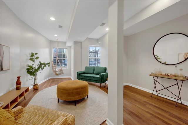 4055 N Central Park Avenue 1, Chicago, IL 60618