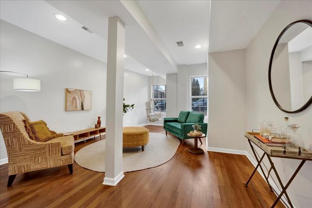 4055 N Central Park Avenue 1, Chicago, IL 60618