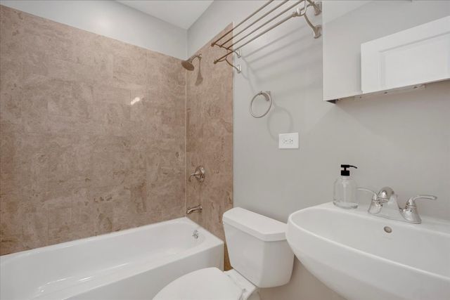 4055 N Central Park Avenue 1, Chicago, IL 60618