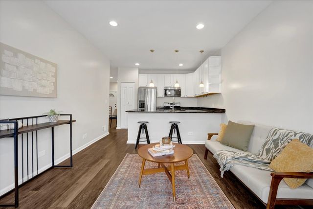 4055 N Central Park Avenue 1, Chicago, IL 60618