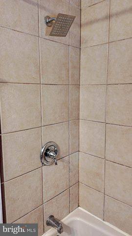 3303 S KESWICK CIR, Philadelphia, PA 19114