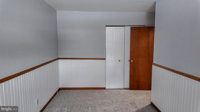 3303 S KESWICK CIR, Philadelphia, PA 19114