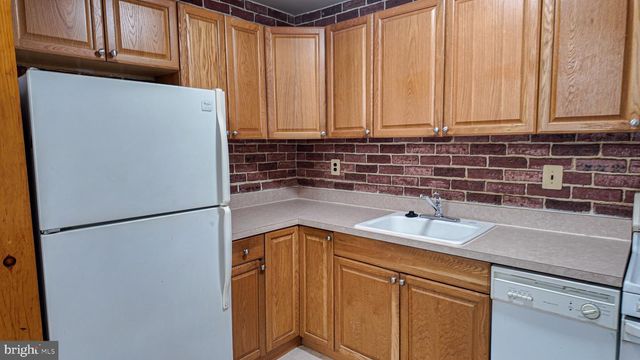 3303 S KESWICK CIR, Philadelphia, PA 19114