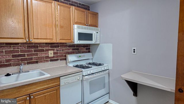 3303 S KESWICK CIR, Philadelphia, PA 19114