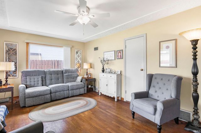 1809 E McKinley Avenue, Mishawaka, IN 46545