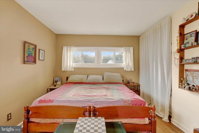 404 ALDEN AVE, Morrisville, PA 19067