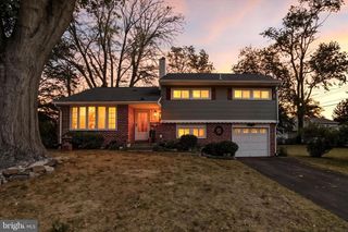 404 ALDEN AVE, Morrisville, PA 19067