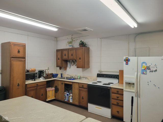 10530 W Georgetown Road, Columbus, IN 47201