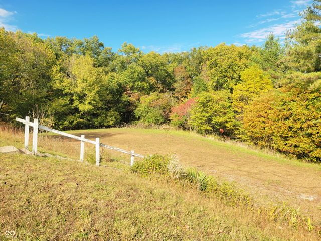 10530 W Georgetown Road, Columbus, IN 47201