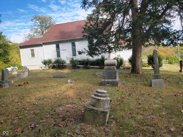 10530 W Georgetown Road, Columbus, IN 47201