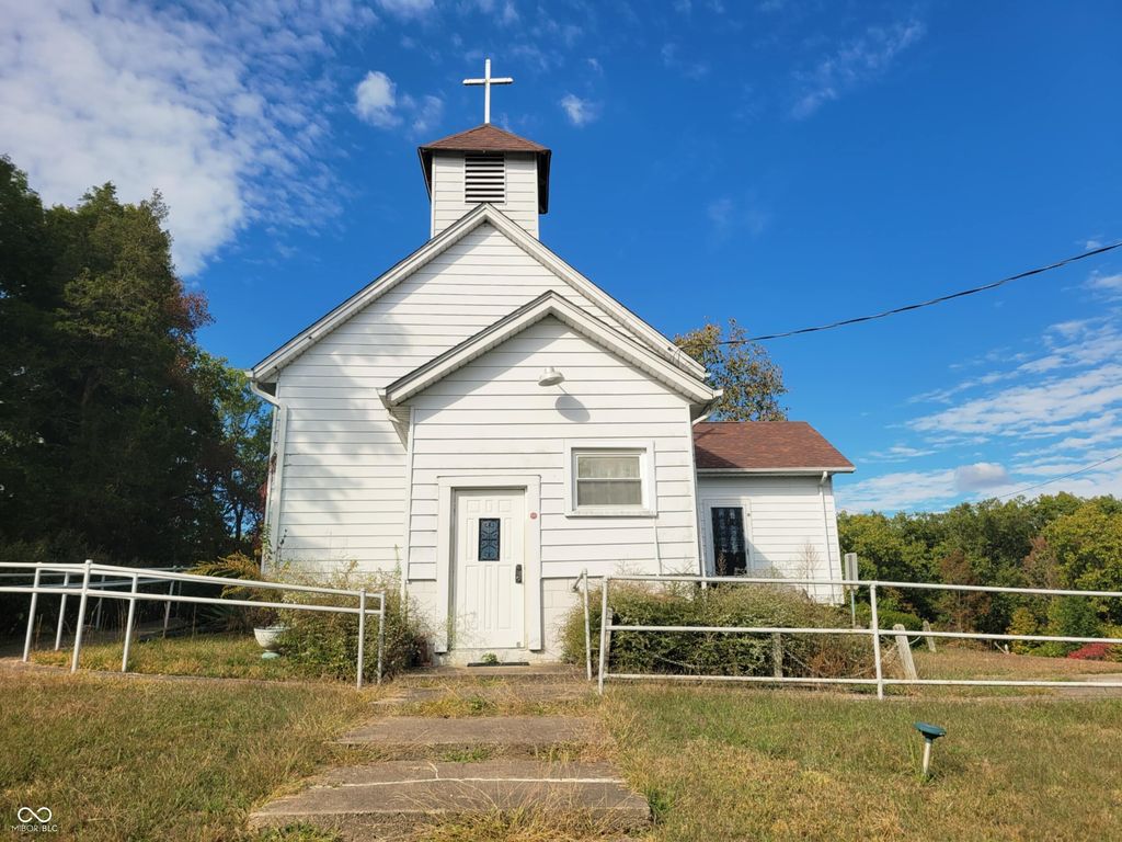 10530 W Georgetown Road, Columbus, IN 47201