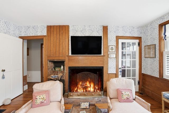 57 North St 1, Hingham, MA 02043