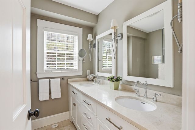 57 North St 1, Hingham, MA 02043