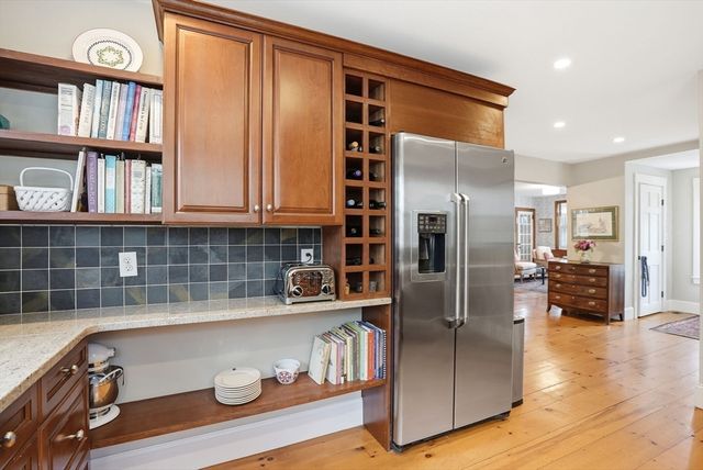 57 North St 1, Hingham, MA 02043