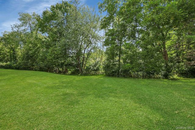 28 Cheshire Lane, Yorktown Heights, NY 10598