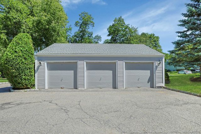 28 Cheshire Lane, Yorktown Heights, NY 10598