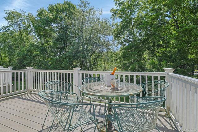 28 Cheshire Lane, Yorktown Heights, NY 10598